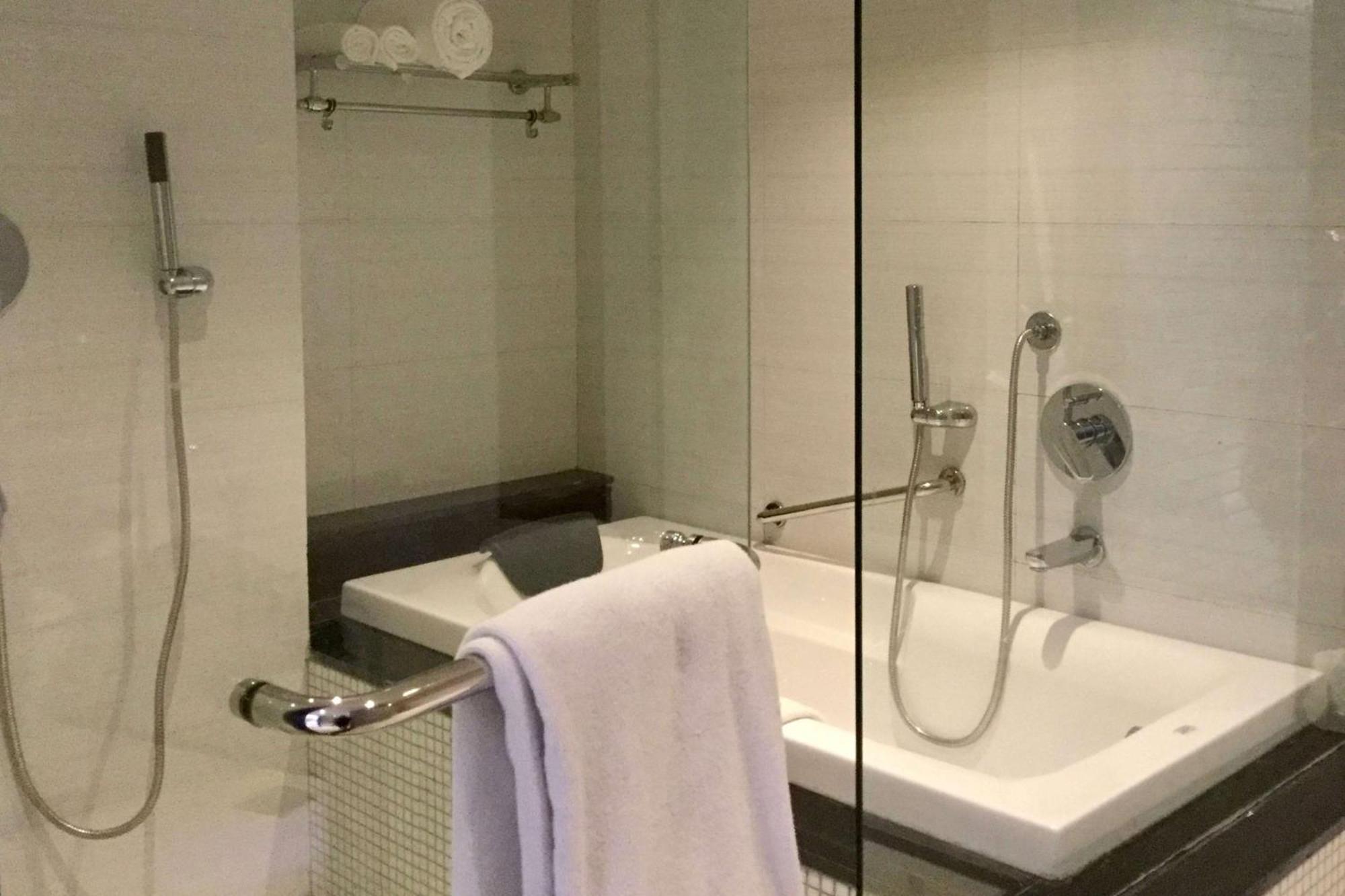 Ramada By Wyndham Ghaziabad Vasundhara Hotel Eksteriør billede
