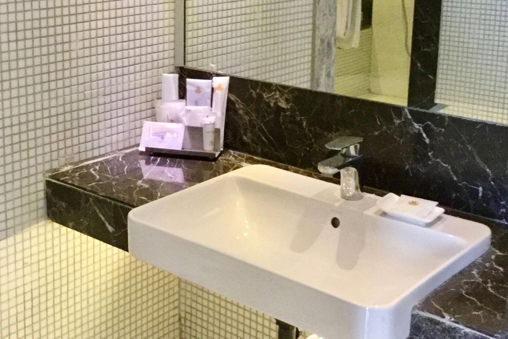 Ramada By Wyndham Ghaziabad Vasundhara Hotel Eksteriør billede