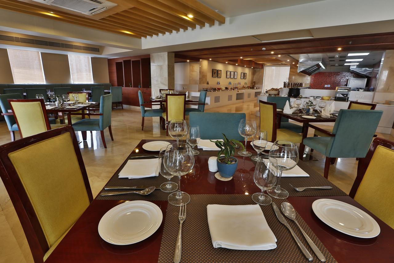 Ramada By Wyndham Ghaziabad Vasundhara Hotel Eksteriør billede