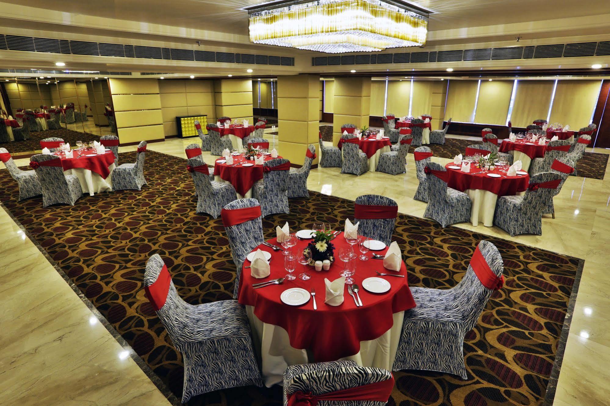 Ramada By Wyndham Ghaziabad Vasundhara Hotel Eksteriør billede
