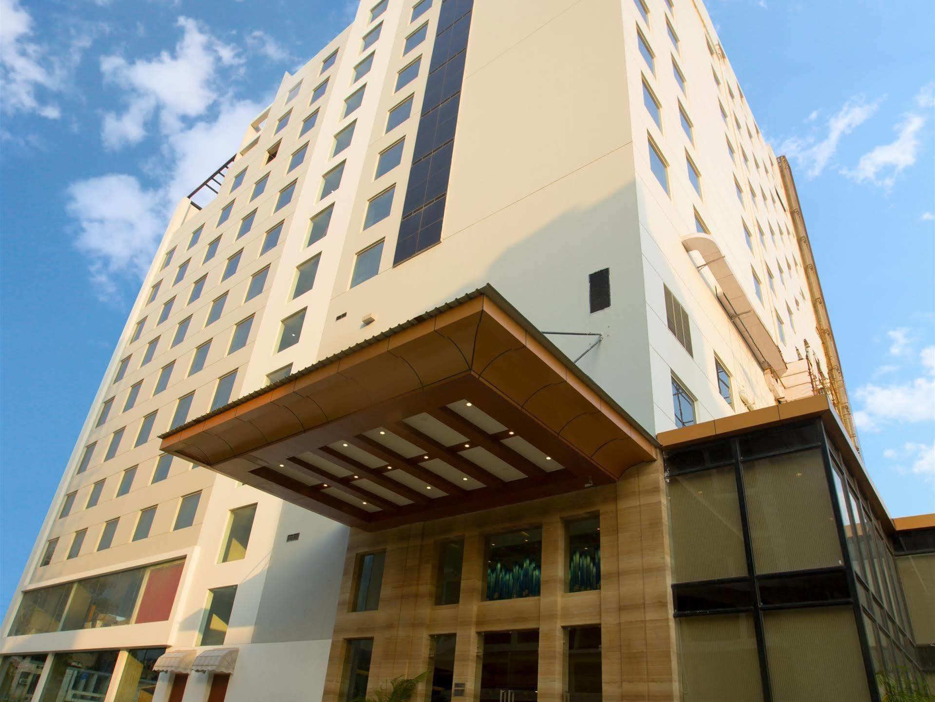 Ramada By Wyndham Ghaziabad Vasundhara Hotel Eksteriør billede