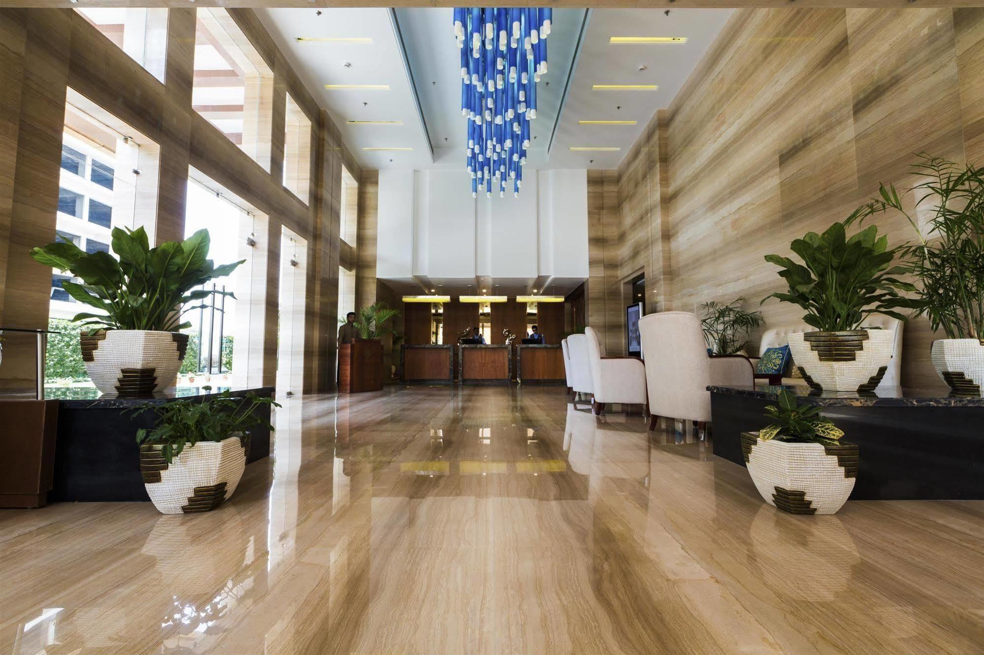 Ramada By Wyndham Ghaziabad Vasundhara Hotel Eksteriør billede
