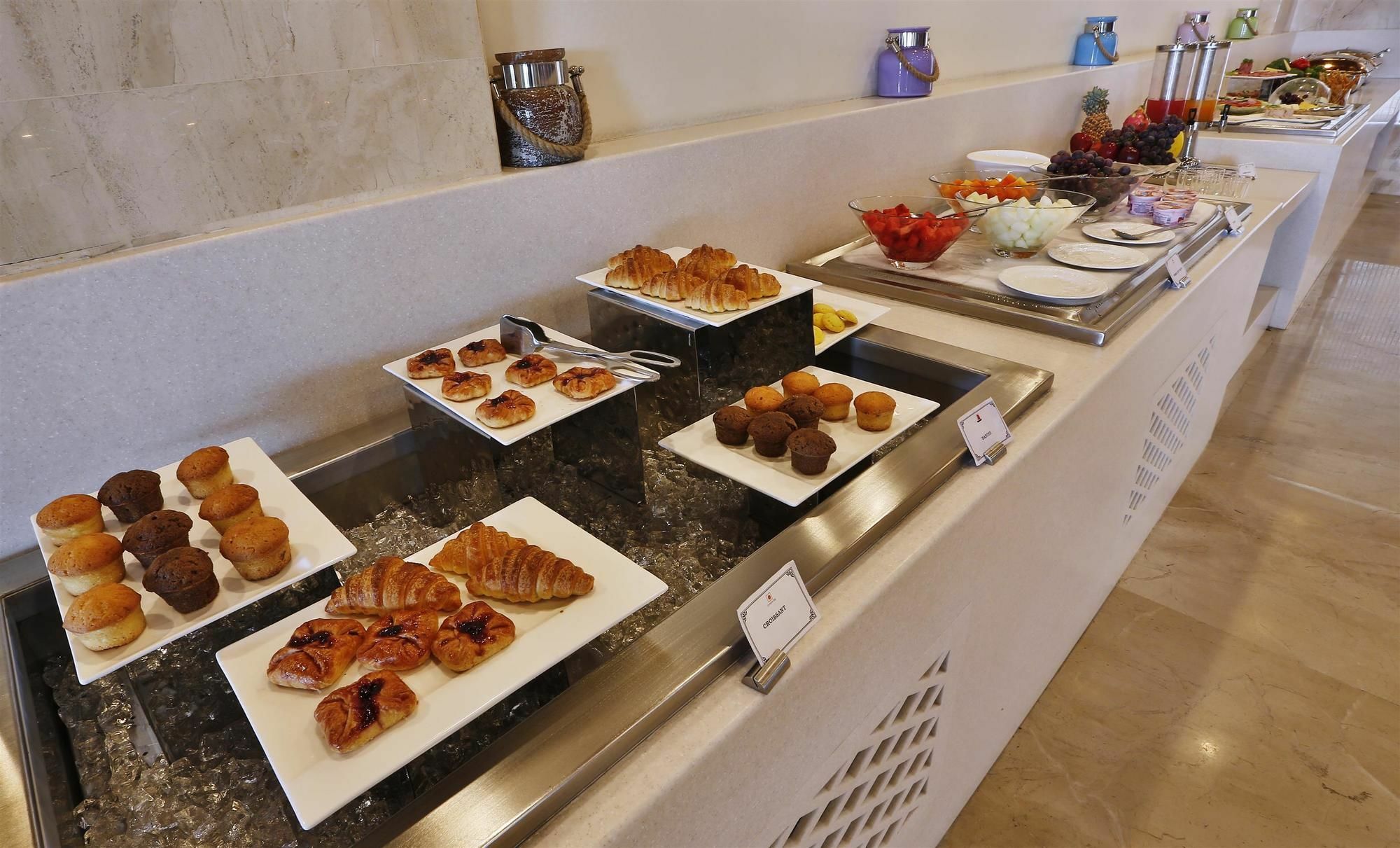 Ramada By Wyndham Ghaziabad Vasundhara Hotel Eksteriør billede