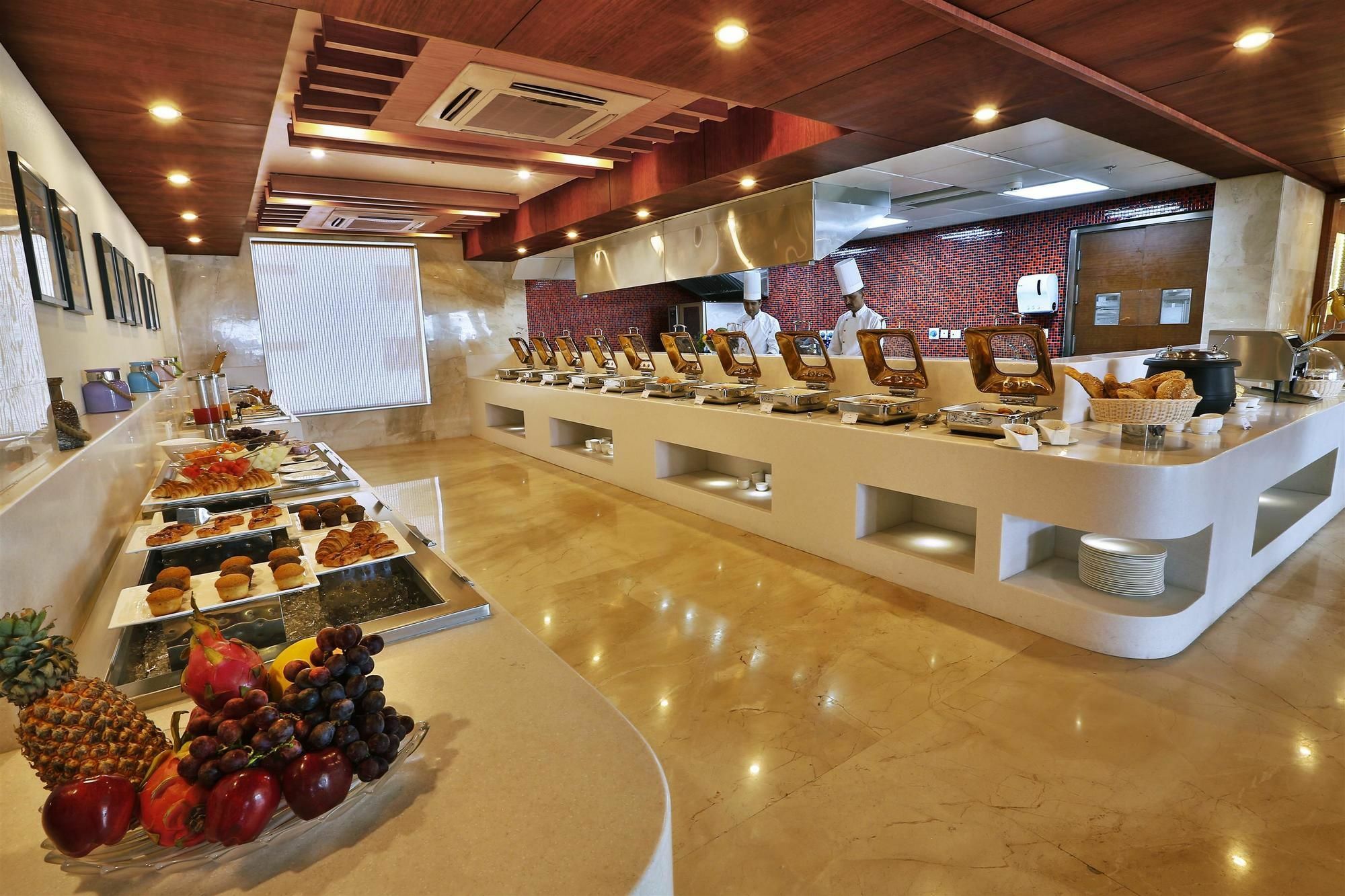 Ramada By Wyndham Ghaziabad Vasundhara Hotel Eksteriør billede