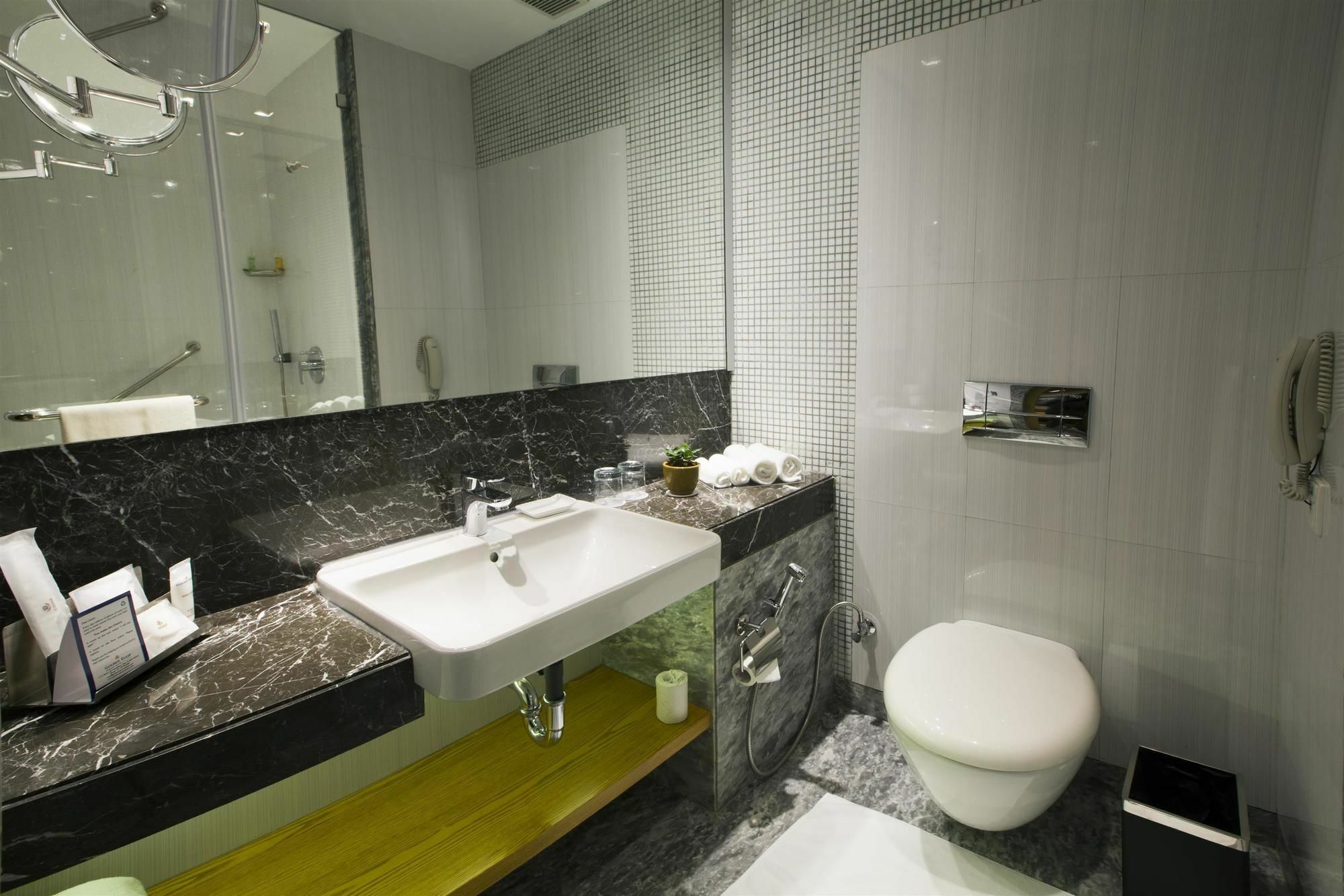 Ramada By Wyndham Ghaziabad Vasundhara Hotel Eksteriør billede